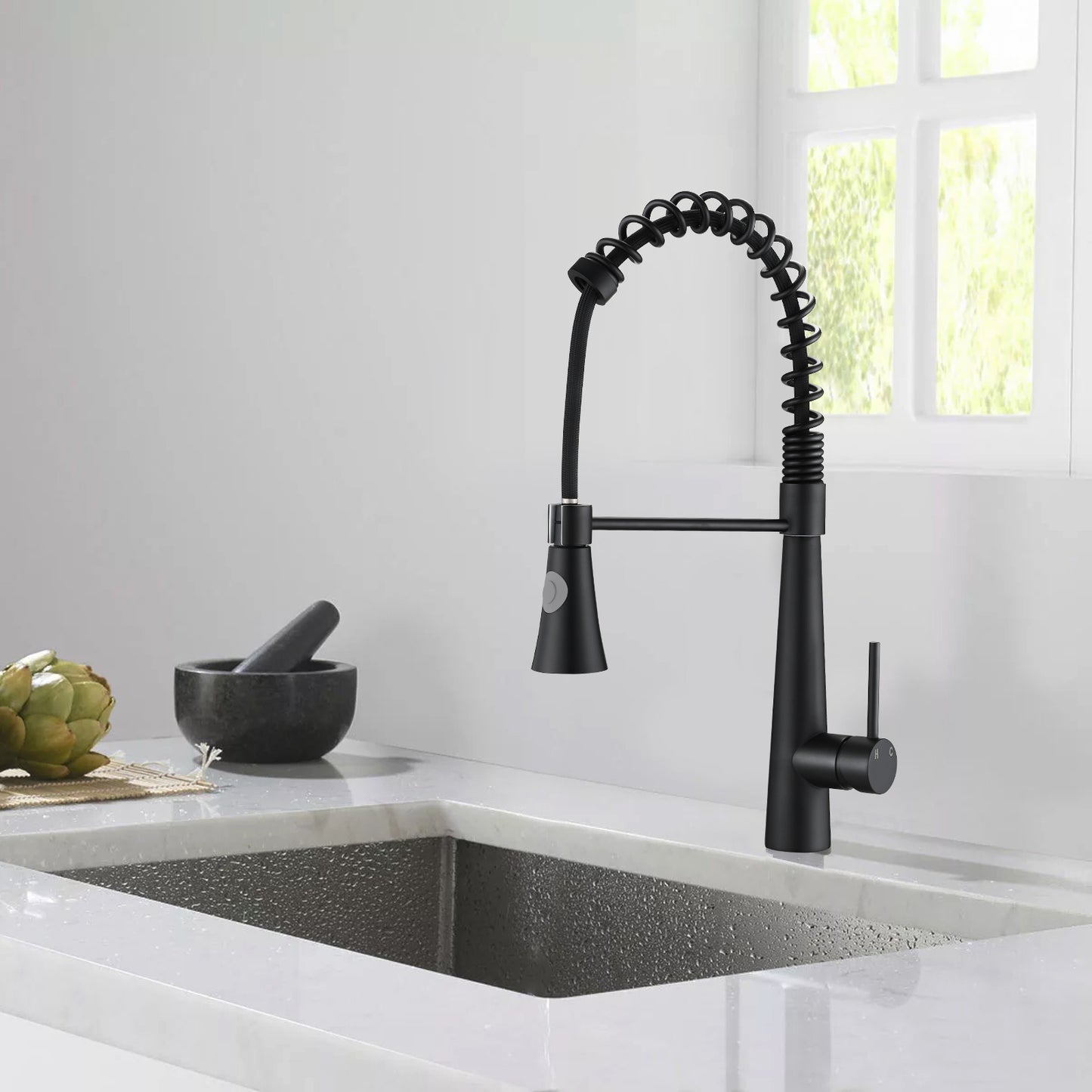 Kitchen Faucet with Pull Down Sprayer;  Commercial Style Kitchen Sink Faucet;  Faucets for Kitchen Sinks;  Single-Handle;  Magnetic Docking Spray Head;  Matte Black