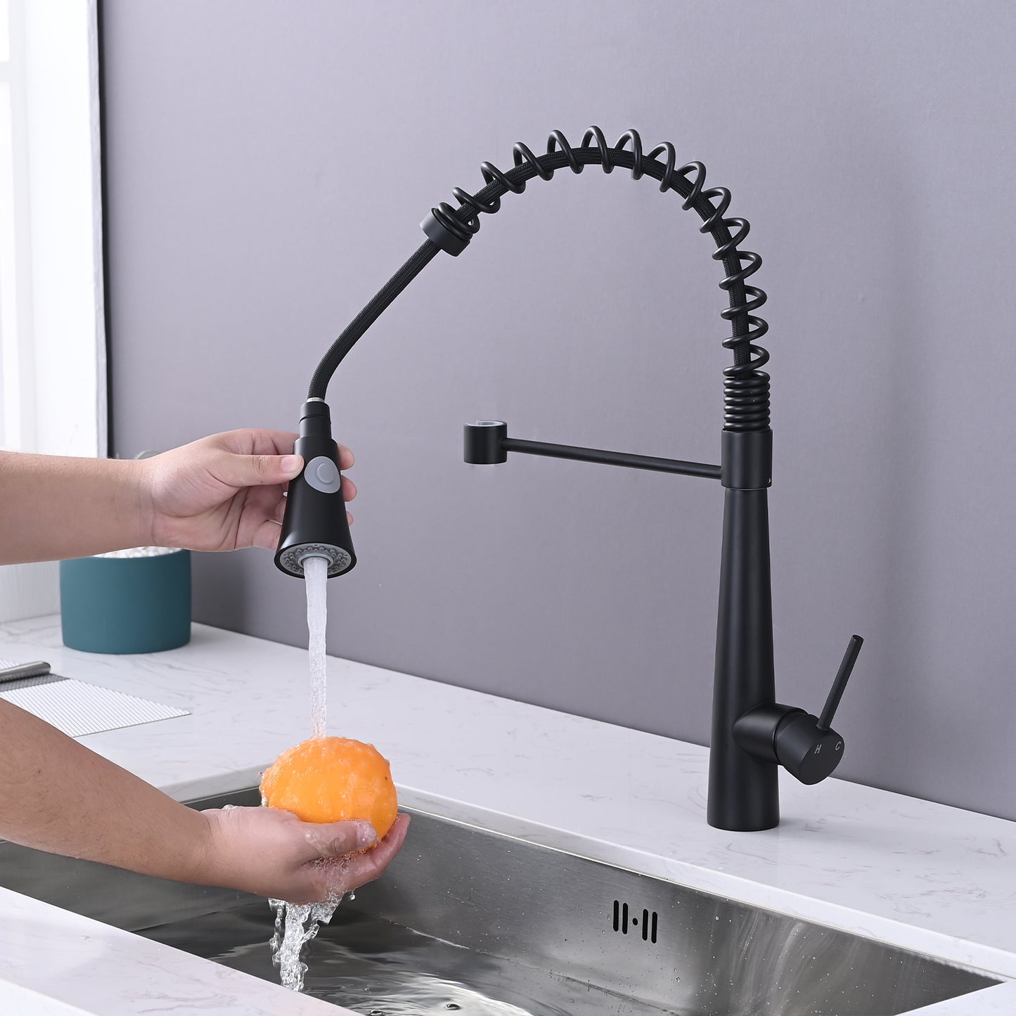 Kitchen Faucet with Pull Down Sprayer;  Commercial Style Kitchen Sink Faucet;  Faucets for Kitchen Sinks;  Single-Handle;  Magnetic Docking Spray Head;  Matte Black