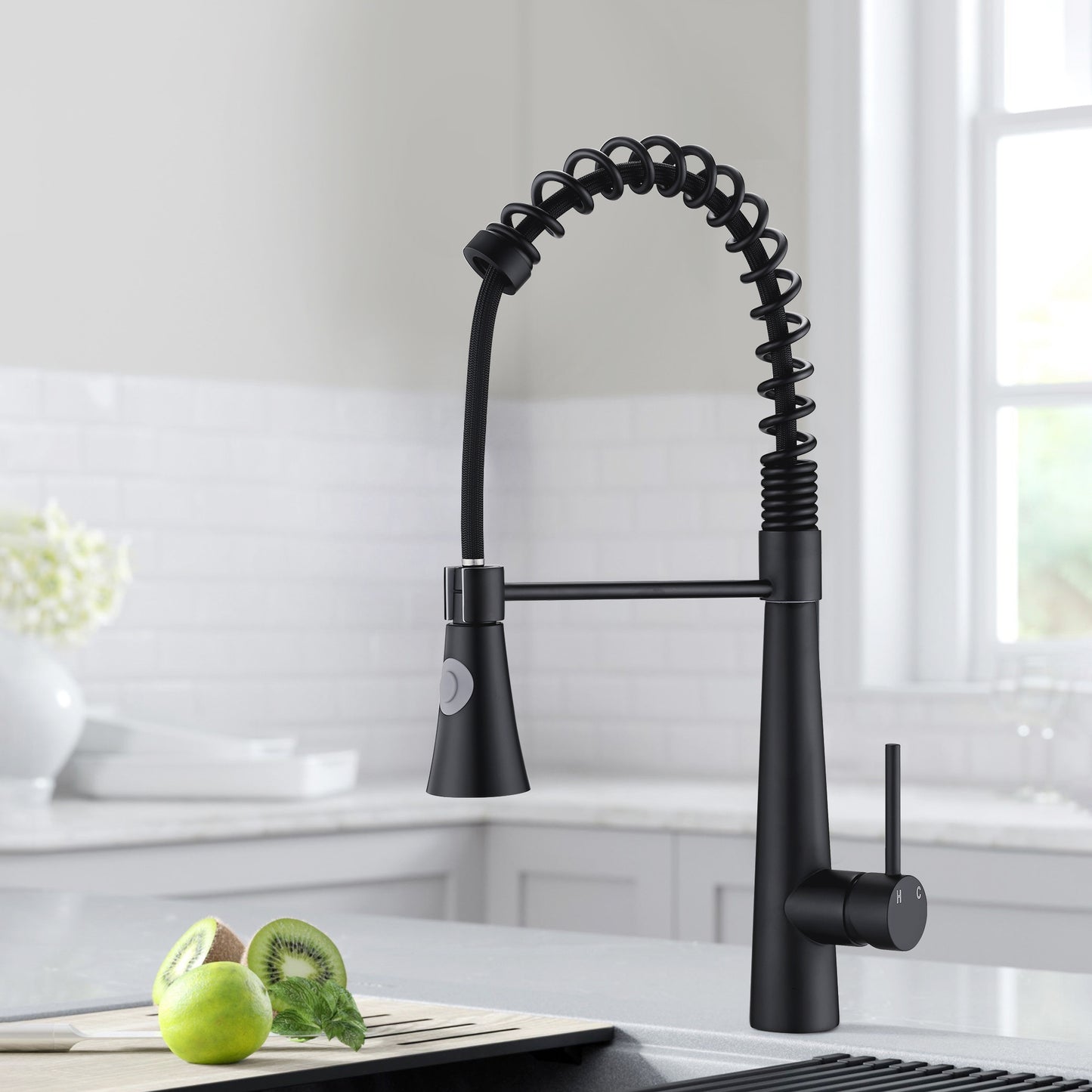 Kitchen Faucet with Pull Down Sprayer;  Commercial Style Kitchen Sink Faucet;  Faucets for Kitchen Sinks;  Single-Handle;  Magnetic Docking Spray Head;  Matte Black